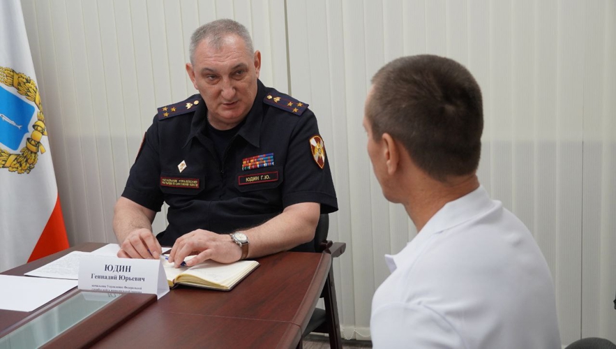 Прямое общение с людьми - залог успешной работы. Начальник Управления Росгвардии по Саратовской области провел личный приём граждан