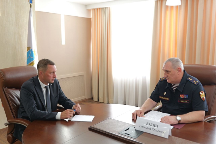 Губернатор Роман Бусаргин провел рабочую встречу с начальником Управления Росгвардии по Саратовской области полковником полиции Геннадием Юдиным