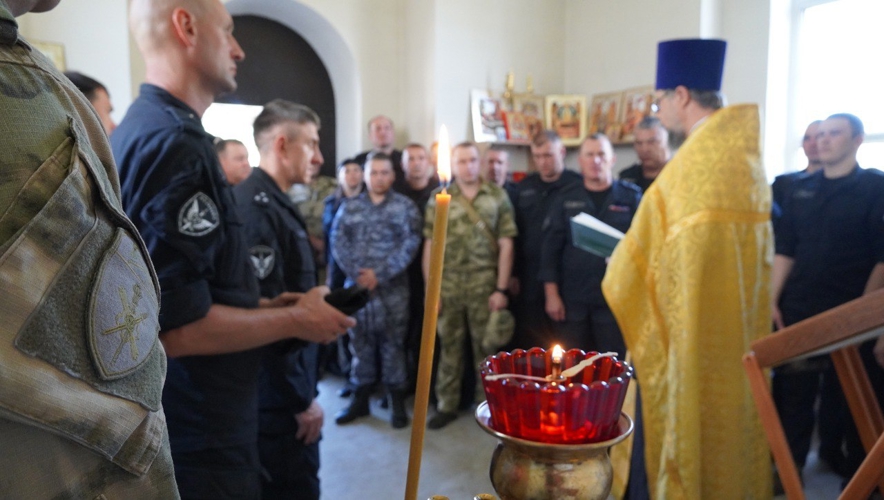 В Саратове военнослужащие и сотрудники Росгвардии  в День Крещения Руси приняли участие в литургии, посвященной небесному покровителю войск национальной гвардии РФ – святому равноапостольному князю Владимиру