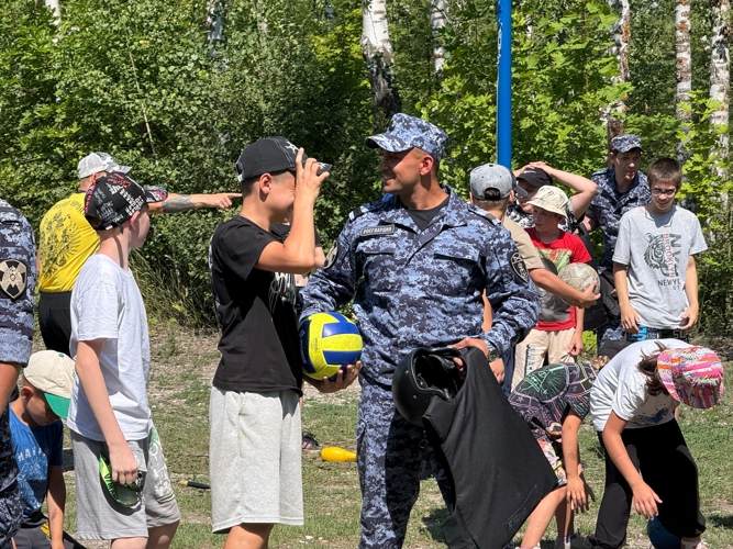 Всероссийская ведомственная акция "Каникулы с Росгвардией" продолжается в детских оздоровительных лагерях Саратовской области