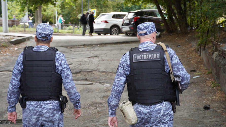 В Саратове сотрудники Росгвардии задержали гражданина, совершившего мелкое хищение и находящегося в федеральном розыске
