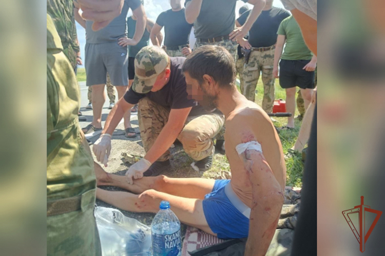 Бойцы саратовского ОМОН Росгвардии первыми пришли на помощь пострадавшим в серьезном ДТП