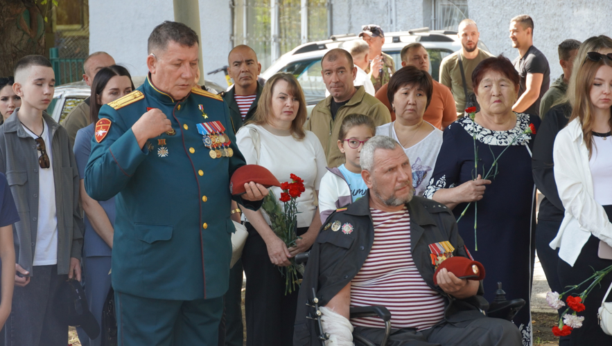 В Саратове военнослужащие и сотрудники Росгвардии приняли участие в мероприятии, посвященном памяти бойцов спецназа