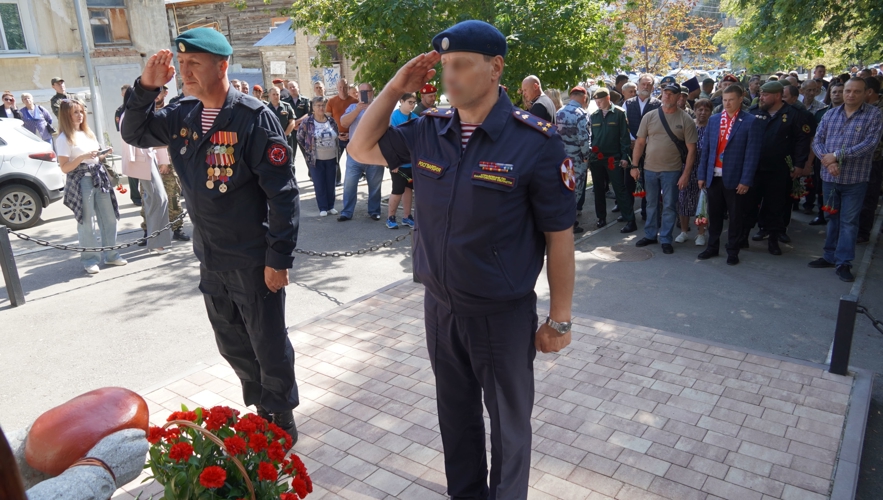 В Саратове военнослужащие и сотрудники Росгвардии приняли участие в мероприятии, посвященном памяти бойцов спецназа