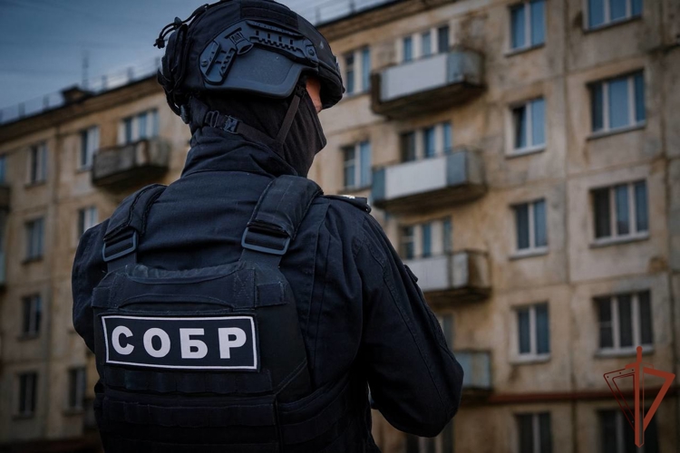     В Саратове при содействии спецназа Росгвардии задержан подозреваемый в торговле наркотиками