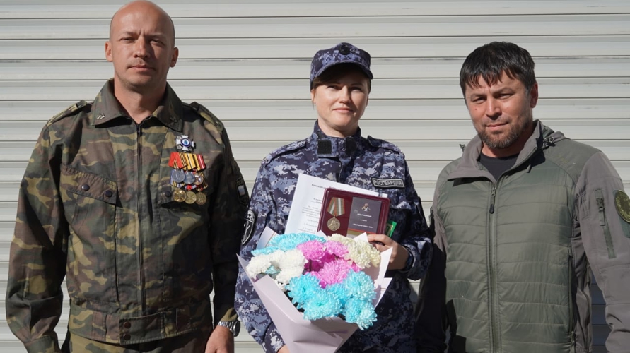 В Саратове сотрудники Росгвардии продолжают принимать участие в передаче очередной партии оружия для нужд специальной военной операции