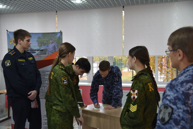 В Саратове состоялась встреча руководств регионального Управления Росгвардии и Губернаторского колледжа