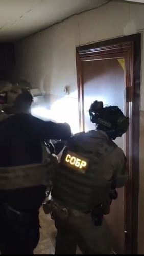 В Саратове при силовой поддержке бойцов СОБР «Волкодав» задержан мужчина, подозреваемый в покушении на убийство общеопасным способом