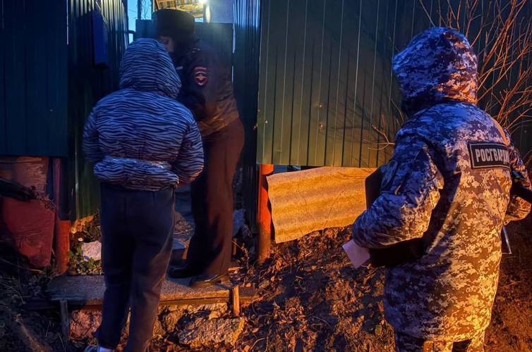 В Саратове сотрудники Росгвардии задержали подозреваемую в незаконном обороте наркотиков