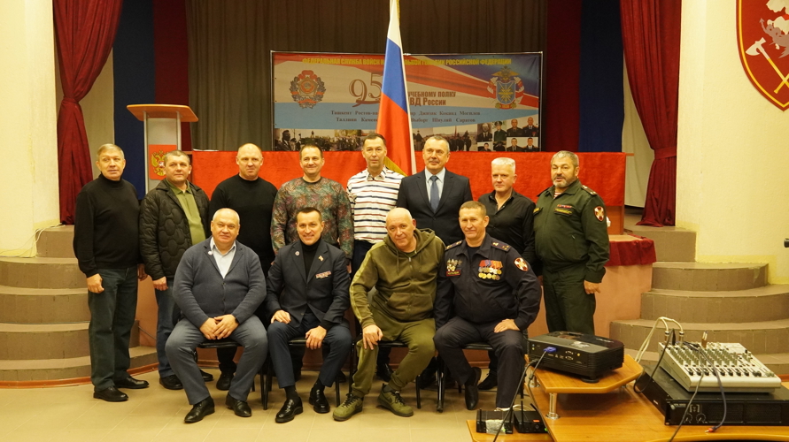 Начальник Управления Росгвардии по Саратовской области поздравил  ветеранов войск правопорядка с памятной датой