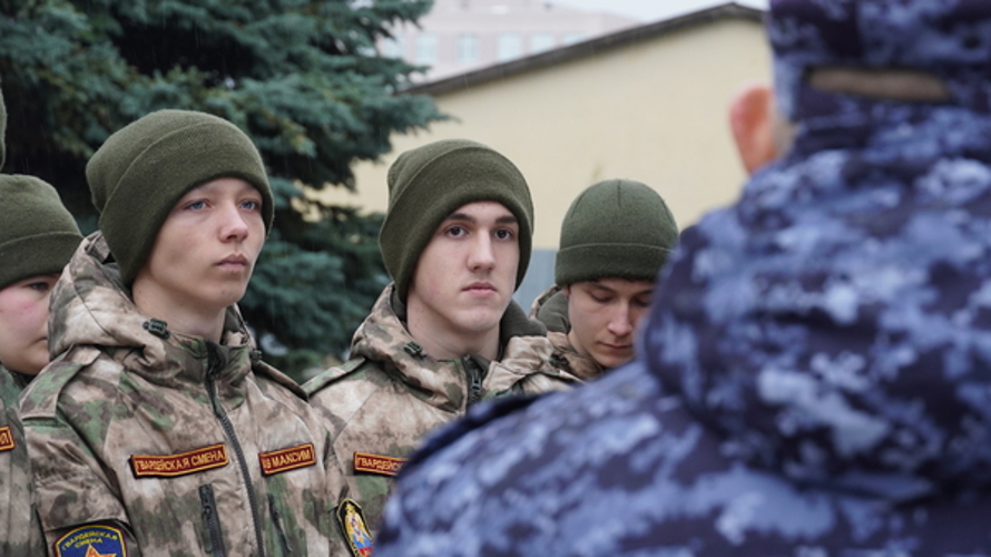 В Саратове военнослужащие и сотрудники Росгвардии встретились с будущими защитниками Отечества