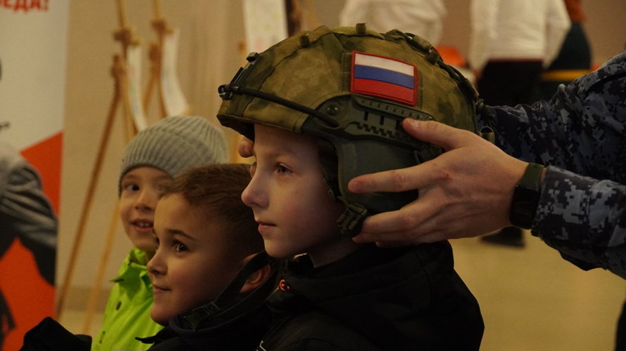 Профориентационную выставку представили саратовские росгвардейцы в рамках Всероссийских соревнований по боксу "Защитник"