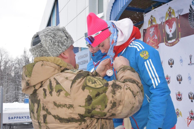 Саратовские росгвардейцы стали золотыми призерами Чемпионата Приволжского округа Росгвардии по служебному двоеборью 