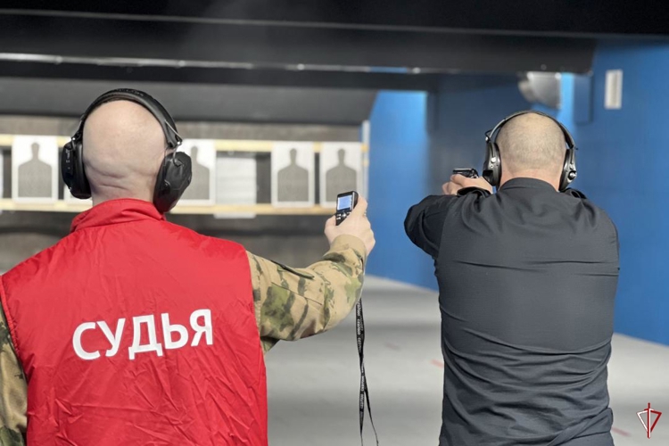 Саратовские росгвардейцы стали золотыми призерами Чемпионата Приволжского округа Росгвардии по служебному двоеборью 