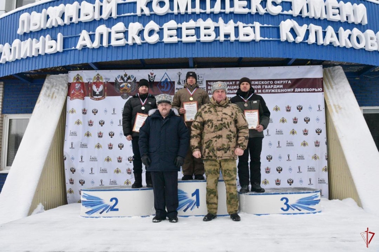 Саратовские росгвардейцы стали золотыми призерами Чемпионата Приволжского округа Росгвардии по служебному двоеборью 