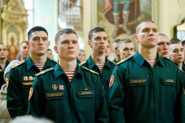 В Саратове военнослужащие и сотрудники Росгвардии приняли участие в соборном молении о победе и наступлении мира 