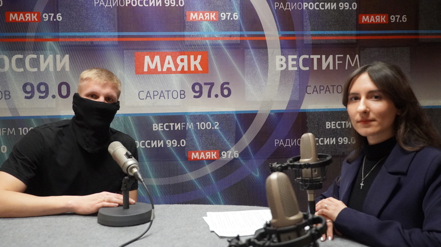 Фронтовые художники нужны были тогда, нужны и теперь." В Саратове офицер Росгвардии стал гостем радиоэфира, посвящённого Международному дню художника