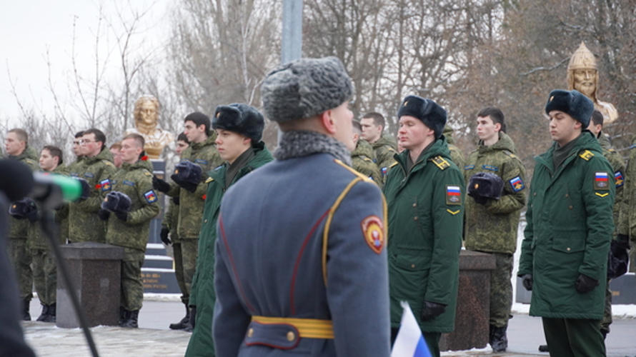 В Саратове представители Росгвардии приняли участие в митинге, посвященном 31 годовщине начала первой чеченской кампании