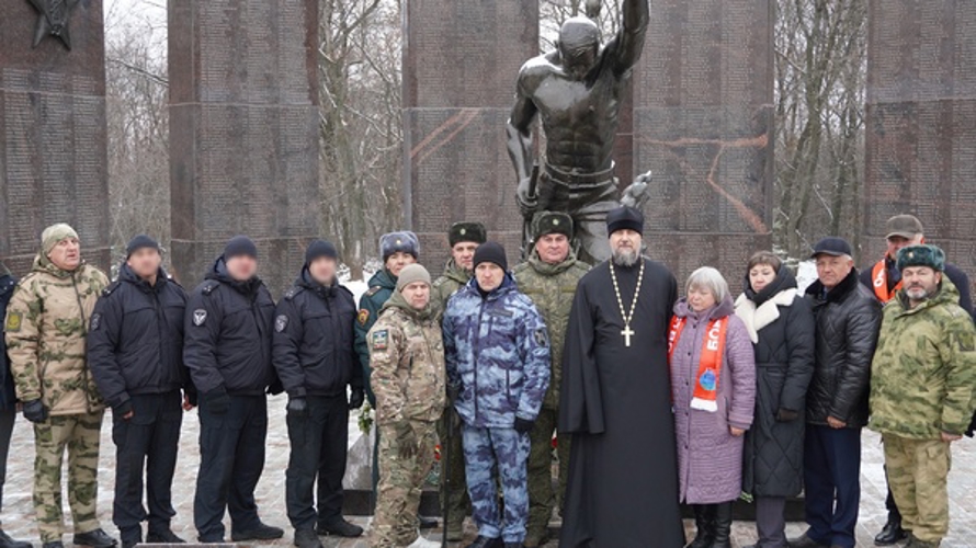 В Саратове представители Росгвардии приняли участие в митинге, посвященном 31 годовщине начала первой чеченской кампании