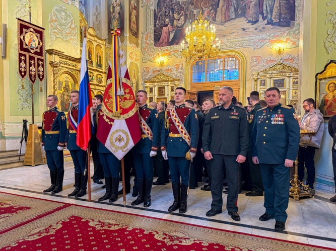 В Саратове военнослужащие и сотрудники Росгвардии приняли участие в соборном молении о победе и наступлении мира