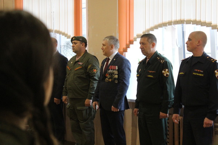 В Саратове военнослужащие Росгвардии приняли участие в церемонии открытия ежегодной областной военно-патриотической игры «Наследники героев Отечества»