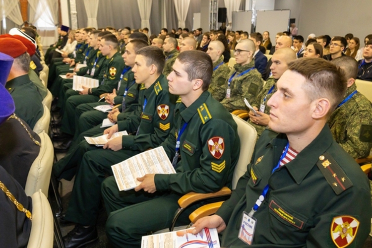 Военнослужащие и курсанты Саратовского военного института Росгвардии стали участниками межрелигиозного патриотического молодежного форума