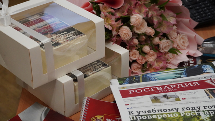 В Саратове руководство регионального Управления Росгвардии поздравило сотрудников  областного министерства информации и массовых коммуникаций, а также коллективы «ГТРК – Саратов» и «Саратов 24»  с Днем российской печати (видео)