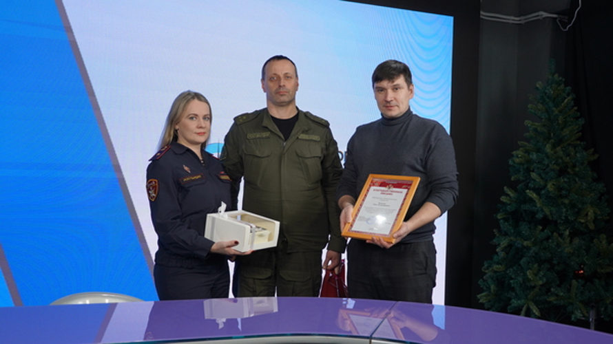 В Саратове руководство регионального Управления Росгвардии поздравило сотрудников  областного министерства информации и массовых коммуникаций, а также коллективы «ГТРК – Саратов» и «Саратов 24»  с Днем российской печати (видео)