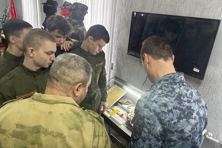 В Саратове в преддверии празднования 10-летия со дня образования Росгвардии и 215-летия формирования войск правопорядка состоялось торжественное открытие комнаты истории доблести и Славы, посвященной подразделениям Управления Росгвардии по Саратовской области и воинским частям