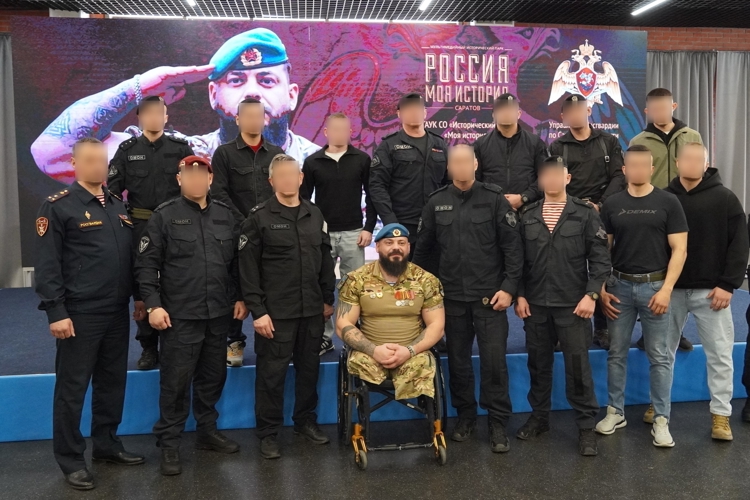 В Саратове состоялся урок мужества "Несломленный" с участием ветерана СВО рекордсмена-тяжеловеса Евгения Иванова, посвященный юбилею Росгвардии