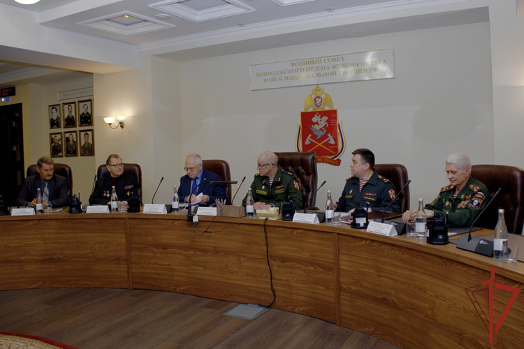 Советник директора Росгвардии генерал-лейтенант в отставке Петр Ровенский посетил с рабочим визитом подразделения ведомства в Приволжье (видео)