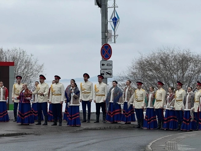 В Саратове военнослужащие и сотрудники Росгвардии приняли участие в торжественном мероприятии, посвященном Дню космонавтики