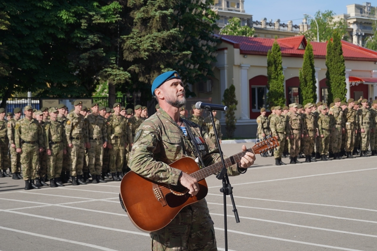 В год 10-летия Росгвардии и 215-летия войск правопорядка состоялась традиционная акция «Марш памяти», посвященная выпускникам учебного заведения, погибшим при исполнении воинского и служебного долга.(видео)
