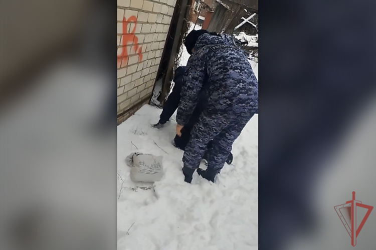 В Саратовской области сотрудники Росгвардии пришли на помощь жителю районного центра г. Балашова (видео)