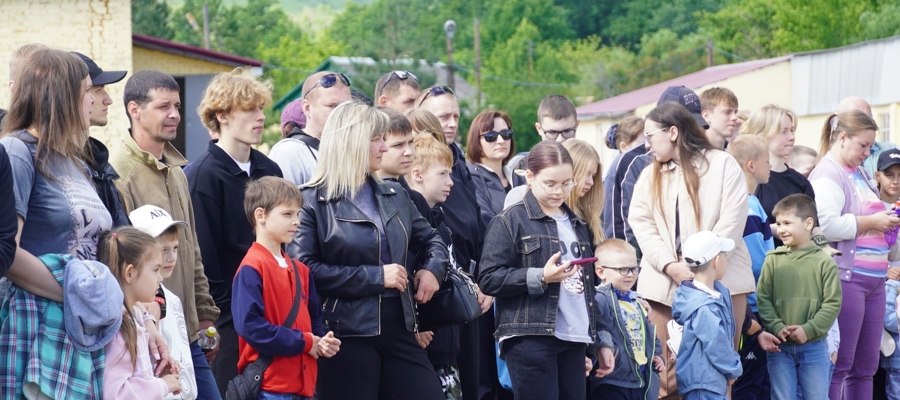 В Саратове в День защиты детей сотрудники  спецподразделений Росгвардии провели для ребят показательные выступления