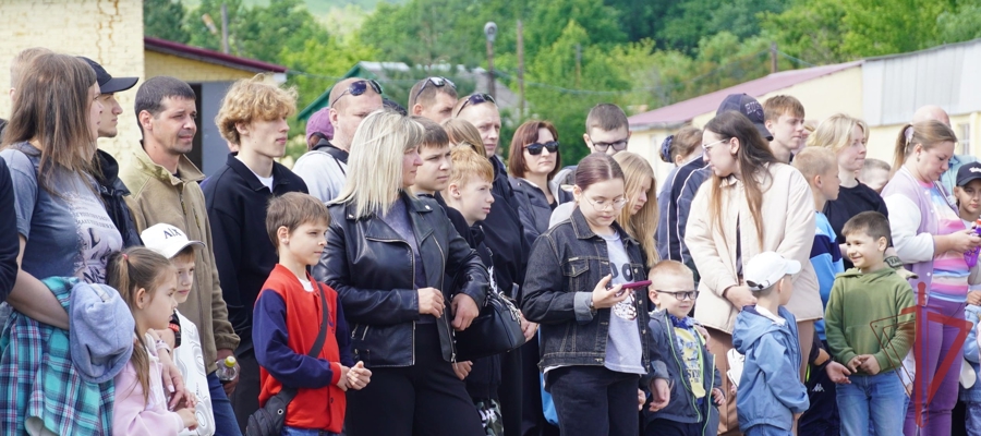В Саратове в День защиты детей сотрудники  спецподразделений Росгвардии провели для ребят показательные выступления