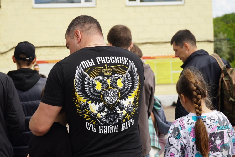 В Саратове в День защиты детей сотрудники  спецподразделений Росгвардии провели для ребят показательные выступления