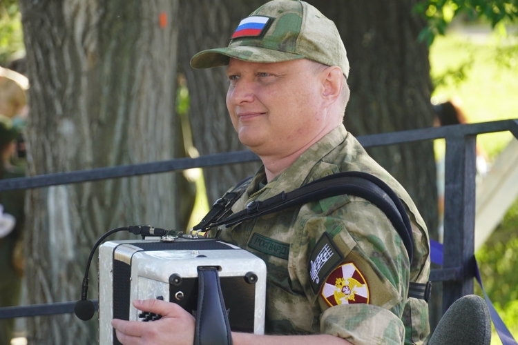 В Саратовской области состоялся гастрольный тур Ансамбля песни и пляски Приволжского округа Росгвардии (видео)