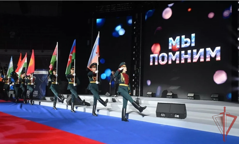 В городе Балаково семье погибшего в зоне специальной военной операции сотрудника ОМОН «Патриот» Управления Росгвардии по Саратовской области младшего лейтенанта полиции Раиля Хайрова передан новый автомобиль