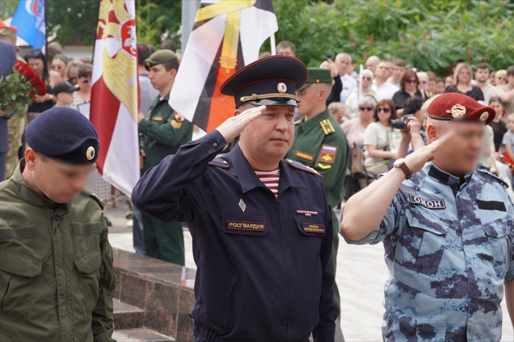 Руководство Управления Росгвардии по Саратовской области приняло участие в церемонии увековечивания памяти бойцов, погибших в ходе проведения специальной военной операции