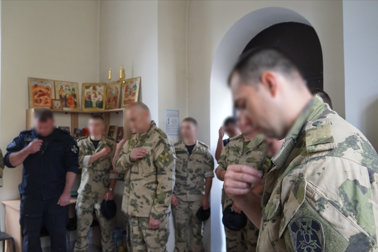 В Саратове на территории ОМОНа регионального управления Росгвардии состоялся праздничный молебен, посвященный Дню Крещения Руси