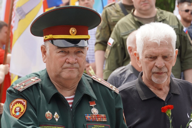 Руководство Управления Росгвардии по Саратовской области приняло участие в церемонии увековечивания памяти бойцов, погибших в ходе проведения специальной военной операции