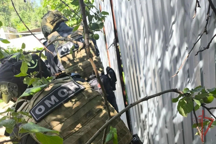  В Саратовской области при содействии спецназа Росгвардии задержан подозреваемый в незаконном обороте наркотиков