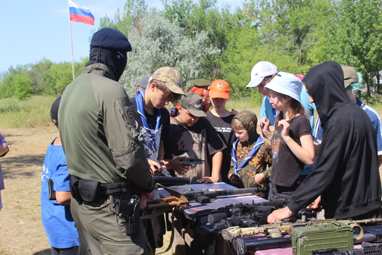 В Саратове продолжается масштабная ведомственная акция "Каникулы с Росгвардией"
