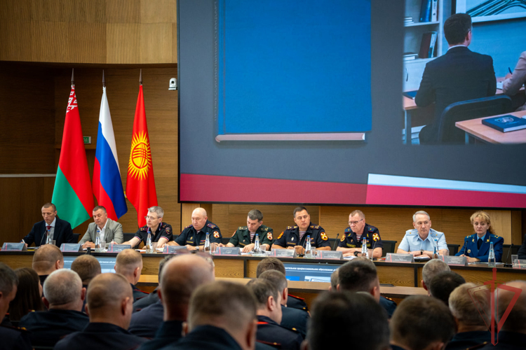 Руководитель управления вневедомственной охраны Росгвардии по Саратовской области принял участие во Всероссийском совещании-семинаре в Нижнем Новгороде