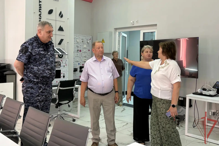 Начальник Управления Росгвардии по Саратовской области посетил Губернаторский кадетский колледж в городе Балаково