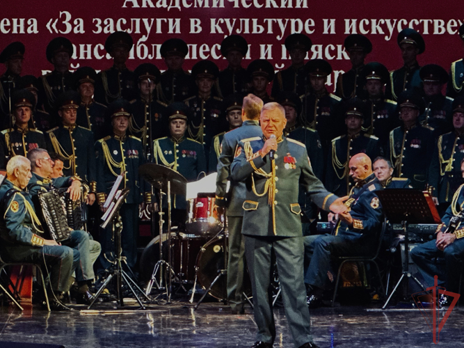 Академический ансамбль песни и пляски Росгвардии с триумфом выступил в Саратове