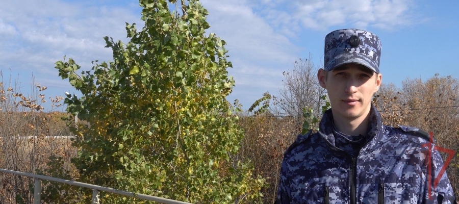 В Саратовской области сотрудник Росгвардии спас велосипедиста, упавшего  с моста.