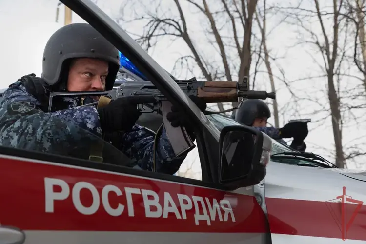 В Саратовской области сотрудники вневедомственной охраны Росгвардии и полиции задержали рецидивиста, находившегося в федеральном розыске