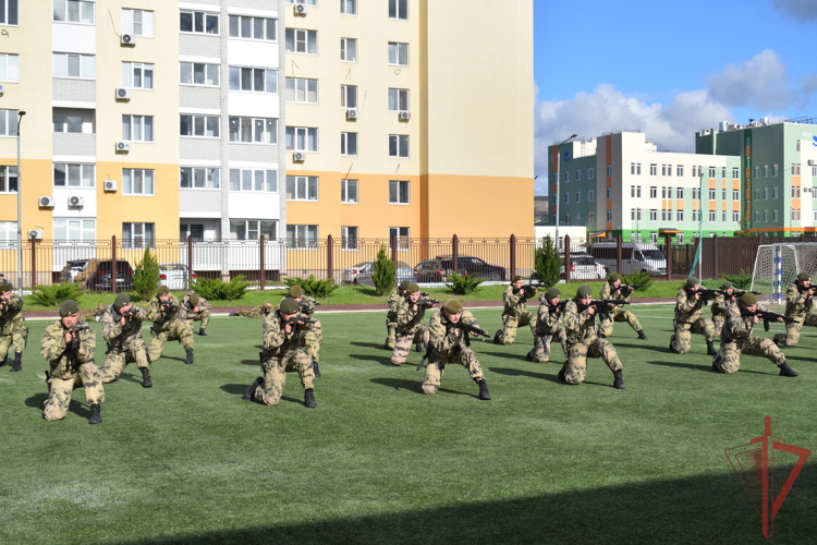 В честь Дня сил специального назначения Росгвардии прошли военно-тактические соревнования молодёжи допризывного возраста